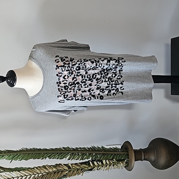 Apt. 9 Gray Short Slee Tee with Rose Gold, Pink, and Silver Ombre Leopard Print - Picture 1 of 12